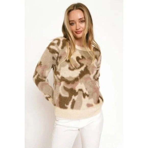 Mystree Long Sleeve Crew Neck Fuzzy Multicolor Camo Sweater - Sz L - NWT - Picture 1 of 9